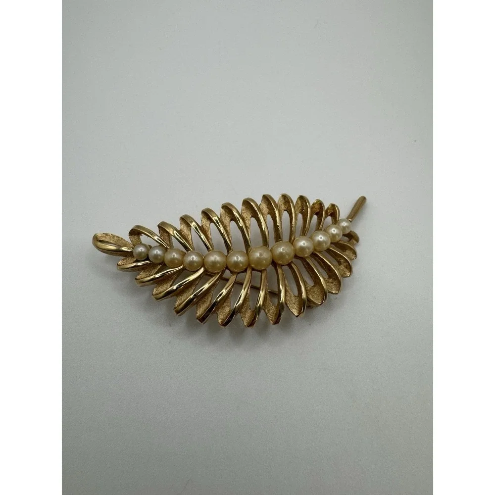 Trifari Vintage Gold‎ Tone Faux Pearl Leaf Brooch Textured Fern Pin Designer